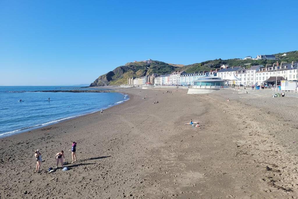 Large 5 Bed Town-Centre Home Close To The Beach, Sleeps 9 Aberystwyth Exterior photo